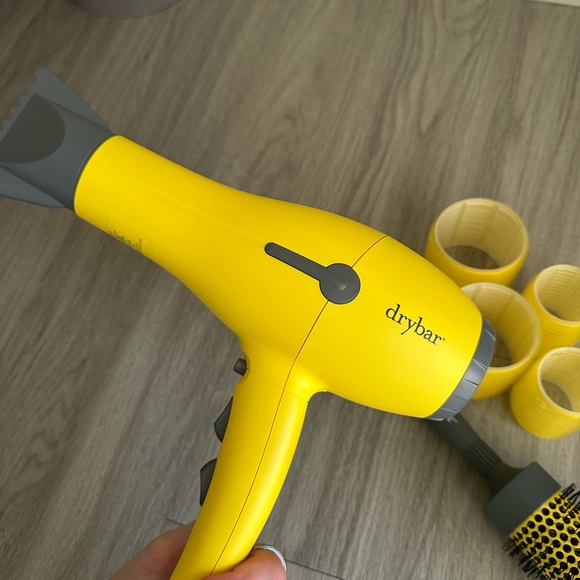Drybar Buttercup blow dryer, round brush, and roller set - Picture 4 of 5